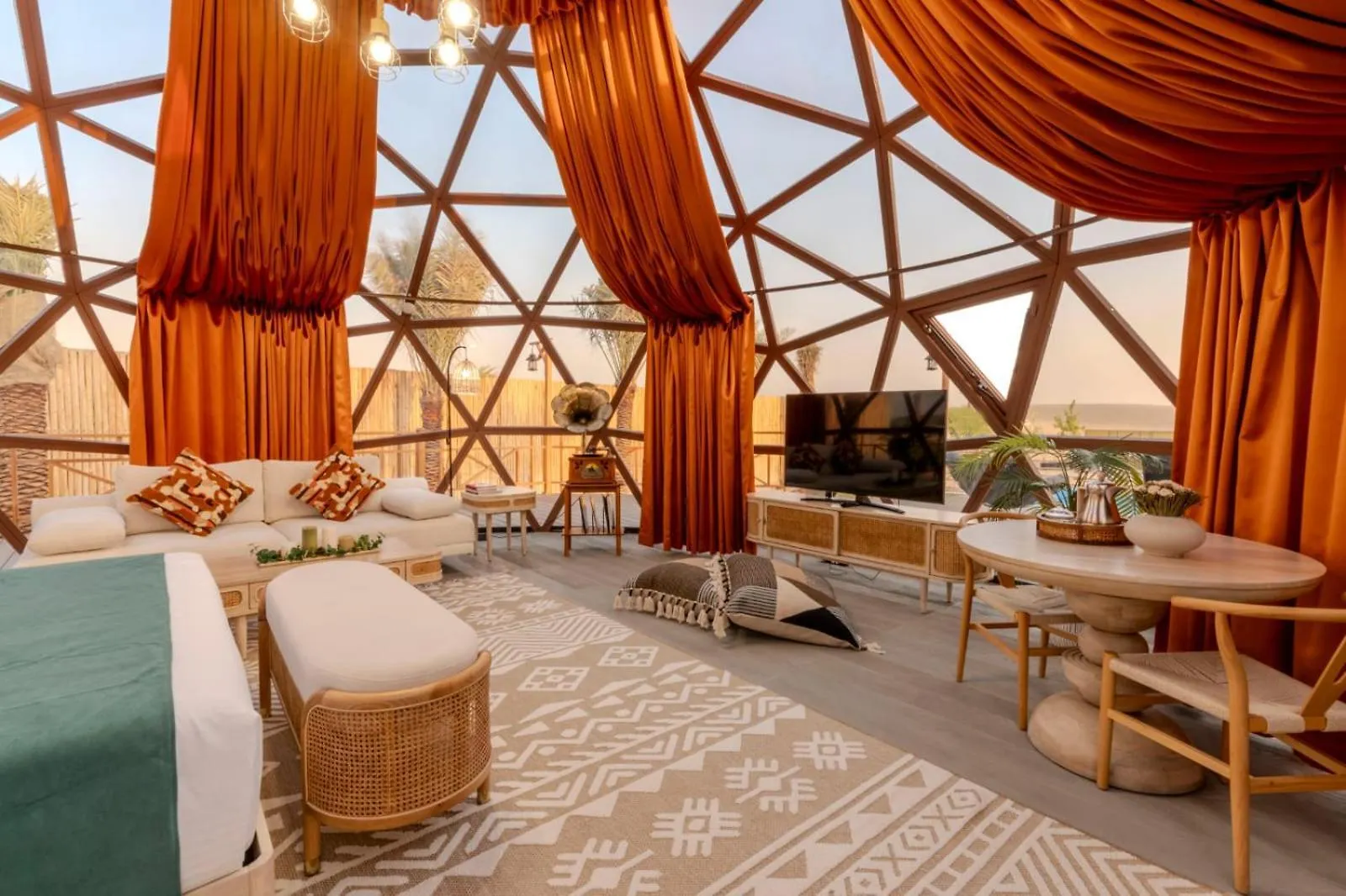 Al Marmoom Oasis Luxury Experiential Desert Domes دبي خيمة فخمة